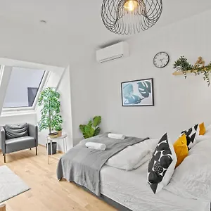 Apartment Near Klinik Floridsdorf - 3 Min To Supermarket And Pharmacy - On-site Parking For 19,90 Eur, Wien